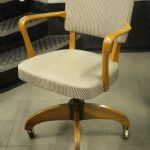 909 8242 DESK CHAIR